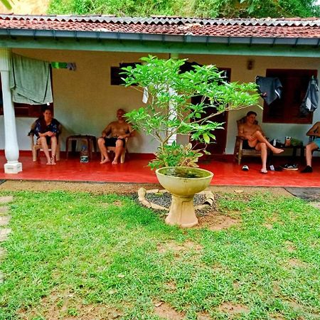 Arachchi Guest House Mirissa Buitenkant foto