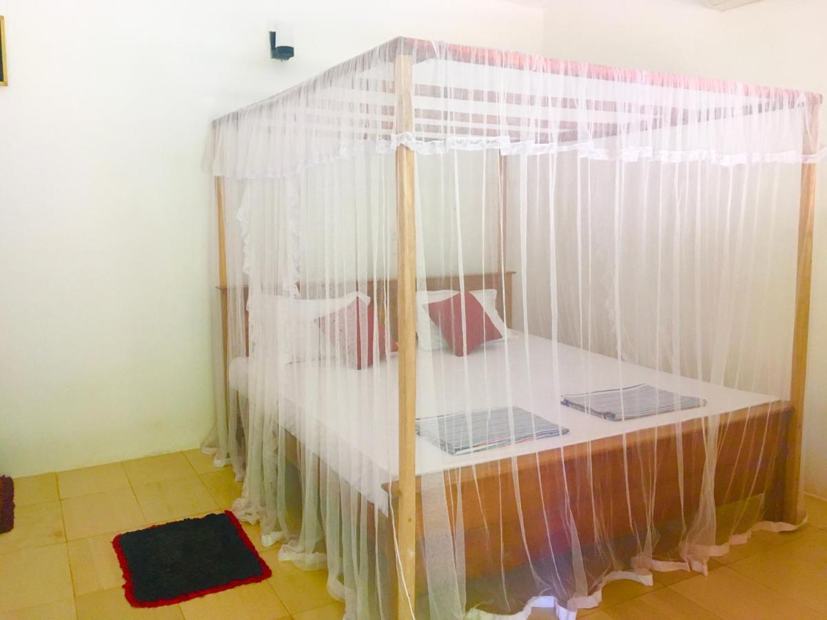 Arachchi Guest House Mirissa Buitenkant foto