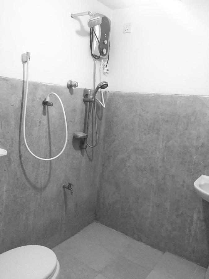 Arachchi Guest House Mirissa Buitenkant foto