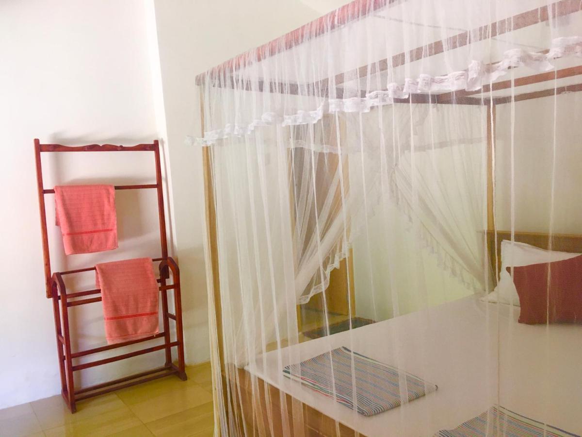 Arachchi Guest House Mirissa Buitenkant foto