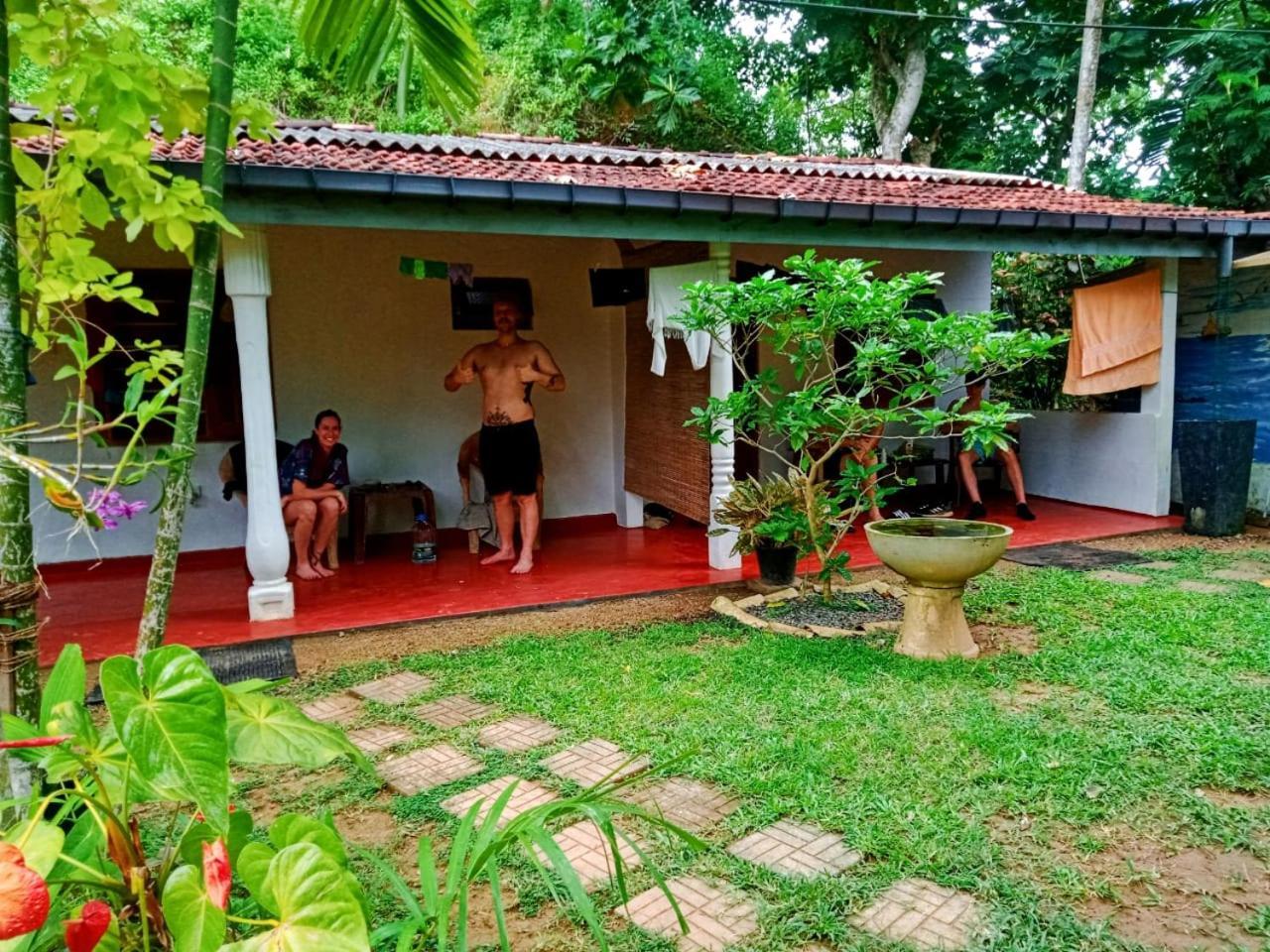 Arachchi Guest House Mirissa Buitenkant foto
