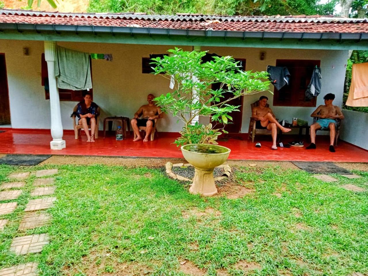 Arachchi Guest House Mirissa Buitenkant foto