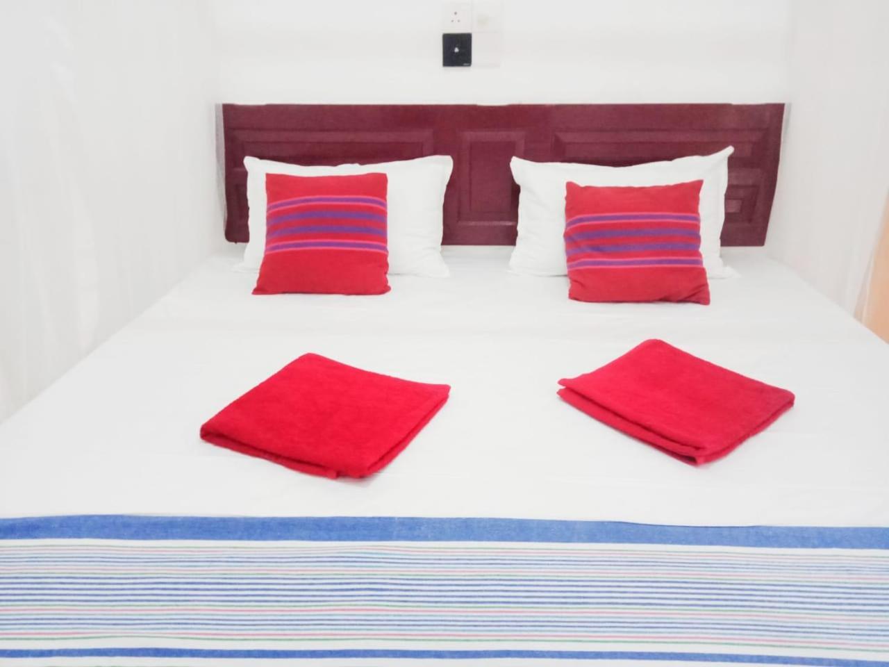 Arachchi Guest House Mirissa Buitenkant foto