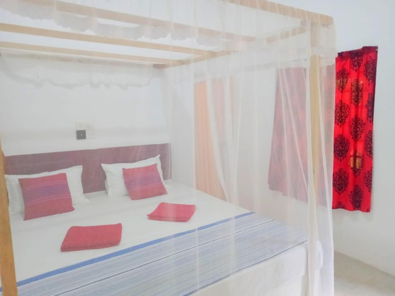 Arachchi Guest House Mirissa Buitenkant foto