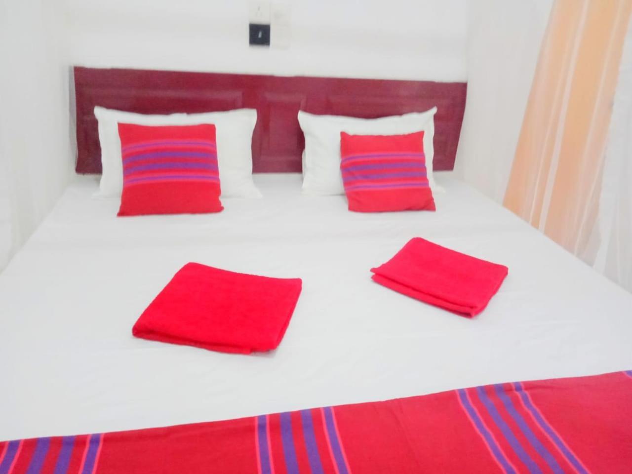 Arachchi Guest House Mirissa Buitenkant foto