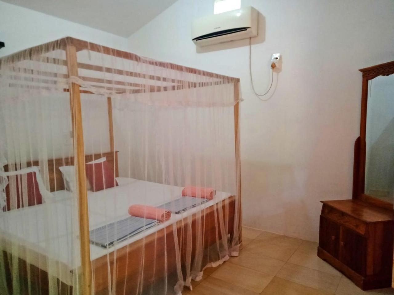 Arachchi Guest House Mirissa Buitenkant foto
